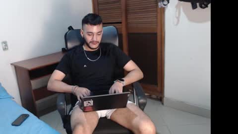 Snapshot of santiexxx chatting on October 11, 3:21 am santiexxx online show from October 11, 3:21 am