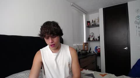 Snapshot of santii_rose chatting on February 22, 8:26 pm Santii online show from February 22, 8:26 pm