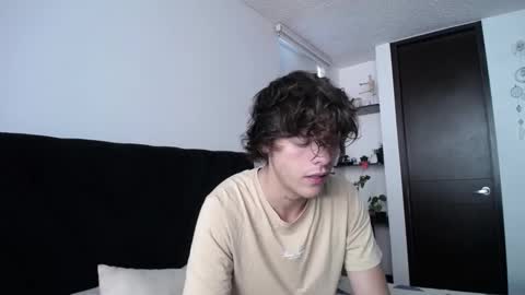 Snapshot of santii_rose chatting on December 11, 2:17 pm Santii online show from December 11, 2:17 pm