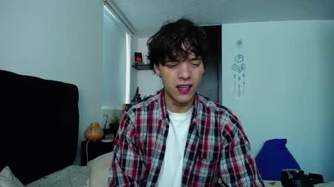 Snapshot of santii_rose chatting on December 20, 3:42 pm Santii online show from December 20, 3:42 pm