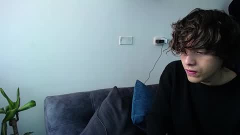 Snapshot of santii_rose chatting on December 14, 3:47 pm Santii online show from December 14, 3:47 pm