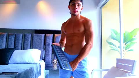 Santiago Seans online show from April 3, 3:20 pm