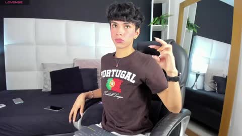 Santiago Carrington online show from December 16, 8:37 pm