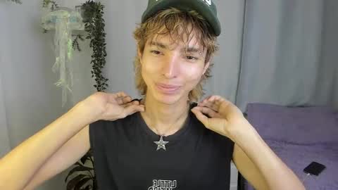 Snapshot of santy_kitty chatting on October 15, 1:13 am kitty online show from October 15, 1:13 am