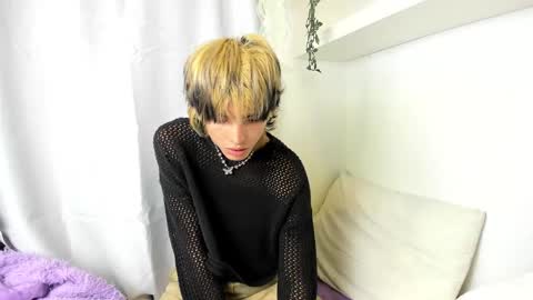 Snapshot of santy_kitty chatting on December 20, 3:03 am kitty online show from December 20, 3:03 am