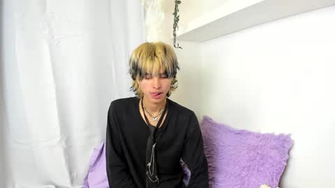 Snapshot of santy_kitty chatting on December 15, 3:24 am kitty online show from December 15, 3:24 am