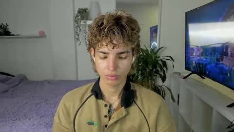 Snapshot of santy_kitty chatting on September 23, 11:59 pm kitty online show from September 23, 11:59 pm