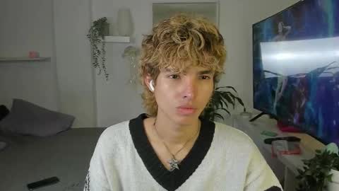 Snapshot of santy_kitty chatting on October 20, 4:16 am kitty online show from October 20, 4:16 am