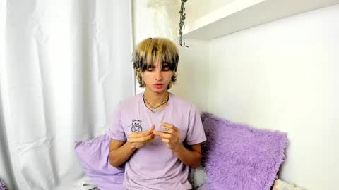 Snapshot of santy_kitty chatting on December 17, 3:17 am kitty online show from December 17, 3:17 am