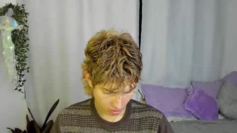 Snapshot of santy_kitty chatting on September 29, 2:43 am kitty online show from September 29, 2:43 am