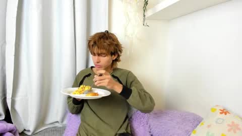 Snapshot of santy_kitty chatting on February 18, 1:32 am kitty online show from February 18, 1:32 am