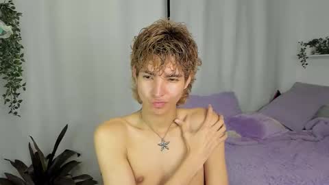 Snapshot of santy_kitty chatting on September 28, 1:36 am kitty online show from September 28, 1:36 am