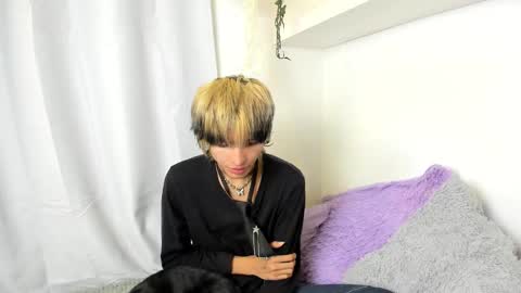 Snapshot of santy_kitty chatting on December 18, 3:04 am kitty online show from December 18, 3:04 am