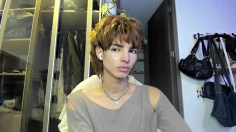 Snapshot of santy_kitty chatting on January 27, 11:54 pm kitty online show from January 27, 11:54 pm