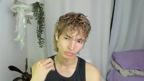 Snapshot of santy_kitty chatting on October 12, 1:32 am kitty online show from October 12, 1:32 am