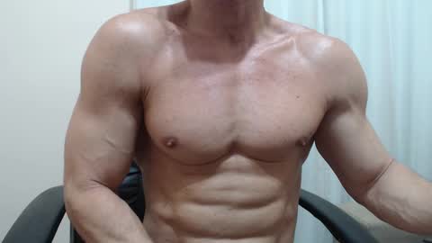 saradorj92 online show from November 12, 8:31 am