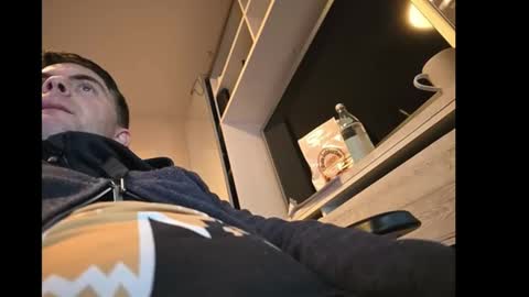 schosch01 online show from December 16, 9:09 pm