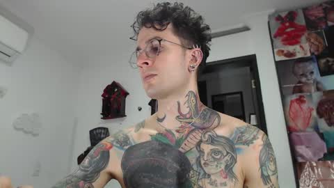 Snapshot of sebasbigdick_ chatting on February 14, 3:00 am spityio instagram online show from February 14, 3:00 am