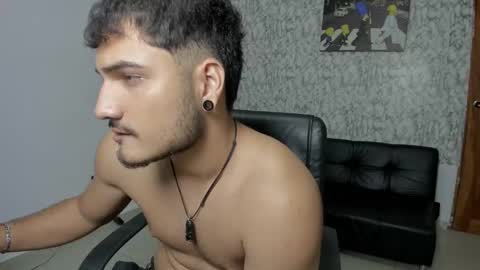 Snapshot of sebastian_jhonson chatting on October 3, 4:28 am sebastian_jhonson online show from October 3, 4:28 am