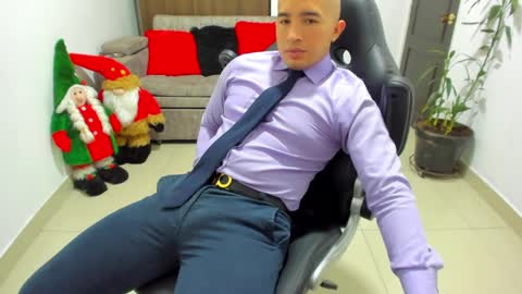 Snapshot of sebastian_oconnor77 chatting on December 13, 6:59 pm juan  sebastian online show from December 13, 6:59 pm