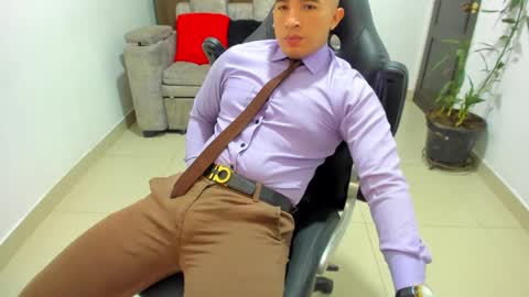 Snapshot of sebastian_oconnor77 chatting on December 5, 4:01 pm juan  sebastian online show from December 5, 4:01 pm