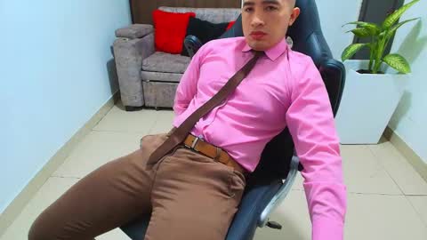 Snapshot of sebastian_oconnor77 chatting on February 22, 12:40 pm juan  sebastian online show from February 22, 12:40 pm