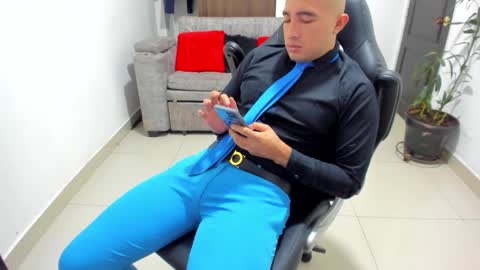 Snapshot of sebastian_oconnor77 chatting on January 28, 12:11 pm juan  sebastian online show from January 28, 12:11 pm