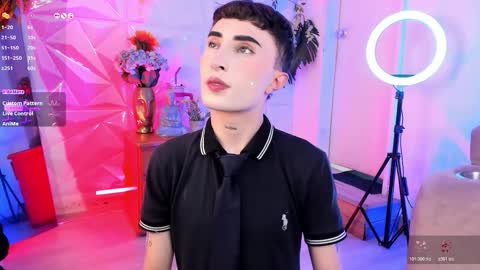     .  INDEPENDENT MODEL online show from March 13, 3:52 pm