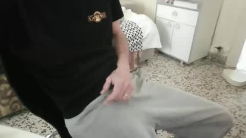 Snapshot of sebseb71 chatting on February 23, 8:33 am sebseb71 online show from February 23, 8:33 am