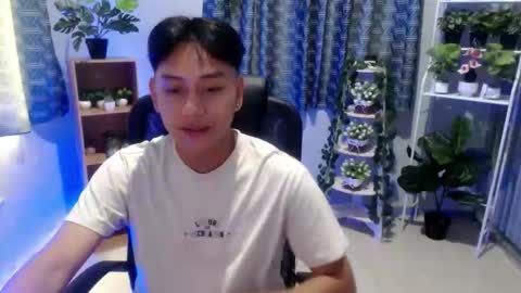 Snapshot of seductivee_bigcock chatting on October 24, 7:21 am John online show from October 24, 7:21 am