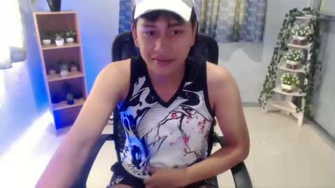 Snapshot of seductivee_bigcock chatting on October 17, 7:23 am John online show from October 17, 7:23 am