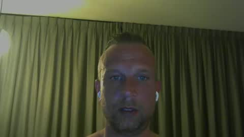 sence08 online show from March 20, 10:13 pm