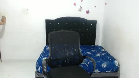 VIOLET-ALAN online show from November 10, 1:32 am