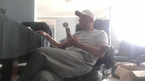 Snapshot of serioyhetero19 chatting on January 28, 7:00 pm hetero serio discreto online show from January 28, 7:00 pm