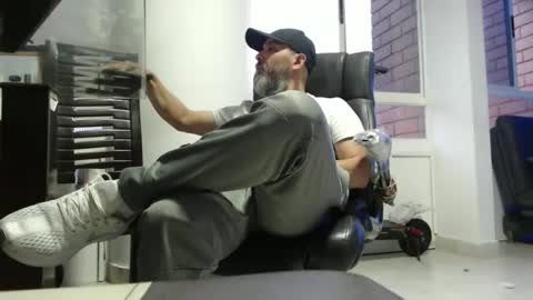 hetero serio discreto online show from March 16, 11:08 pm