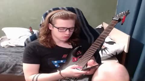 Snapshot of sheldon_music chatting on October 19, 6:00 pm Sheldon online show from October 19, 6:00 pm