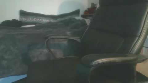 shyboyhugecum2020 online show from March 24, 3:55 am