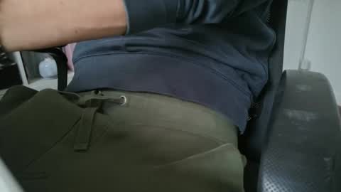 Snapshot of silvertongueduk1 chatting on October 23, 8:18 am silvertongueduk1 online show from October 23, 8:18 am