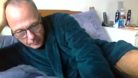 Snapshot of simon56691 chatting on October 3, 3:28 pm simon56691 online show from October 3, 3:28 pm