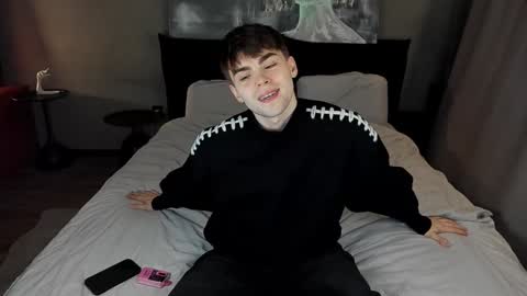 Snapshot of simonwnl chatting on December 5, 6:45 pm Simon online show from December 5, 6:45 pm