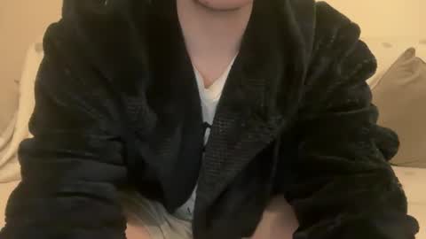 sissy_brit22 online show from December 16, 12:37 am