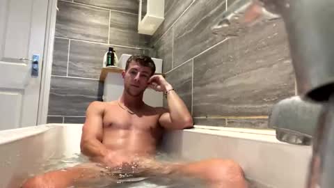 sixpackmac1 online show from November 28, 2:52 pm