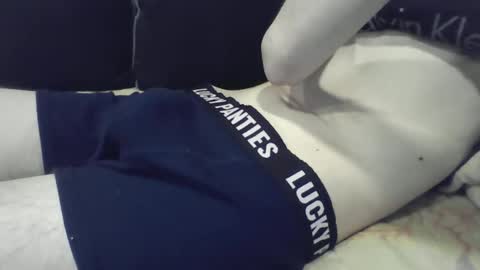 skinnycuteb0y online show from May 16, 8:07 pm