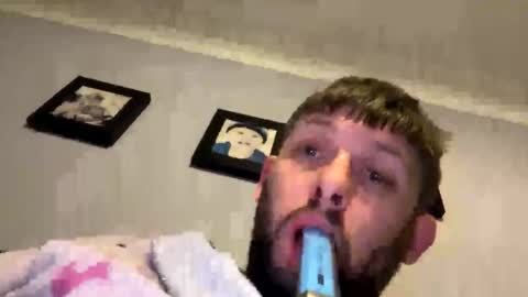 skuzzy25 online show from February 8, 11:24 pm