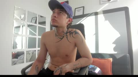 sky_wild online show from November 4, 8:32 pm