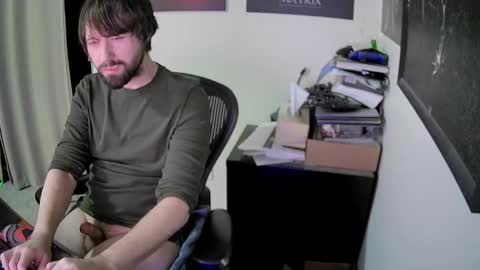 Snapshot of slave2pussy chatting on March 2, 5:44 am slave2pussy online show from March 2, 5:44 am