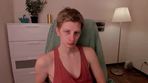 Snapshot of slim_andy chatting on October 24, 7:43 am Andy online show from October 24, 7:43 am