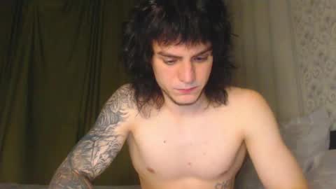 Snapshot of sly_gus chatting on October 22, 10:02 pm Gus online show from October 22, 10:02 pm