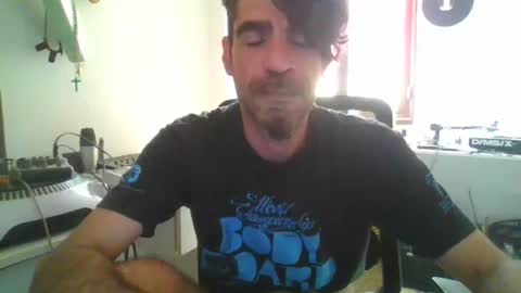 willy online show from April 19, 9:09 am