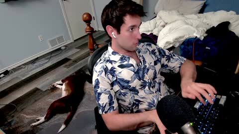 Snapshot of smilingwanker chatting on February 4, 2:17 am smilingwanker online show from February 4, 2:17 am